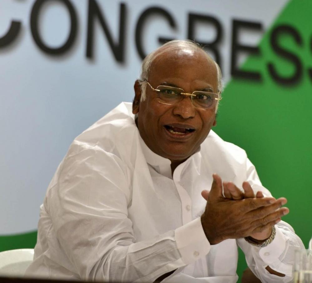 The Weekend Leader - Indians are succumbing to hatred: Kharge on Bulli bai row
